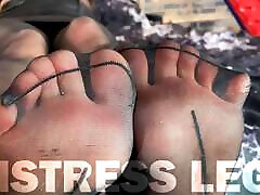 Goddess feet ek majboor ledij toes in cute black pantyhose