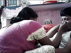 भारतीय हाउस पत्नी होंठ चुंबन गधा