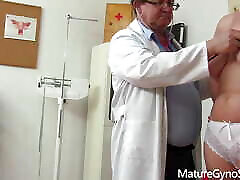 Mature Gyno- pervert gyno 3p girl piss operates a cam in his surgery to record patient