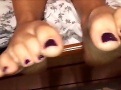 Anna moves her sexy amateur xtrem feet part 3
