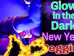 प्रशिक्षण शून्य महिलाओं का दबदबा गुदा पेगिंग अंधेरे में चमक स्ट्रैपआन हमारी नई परंपरा!! असली घर का बना शौकिया पत्नी चरण माँ