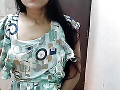 Desi girl ko gaao me jabar dasti choda