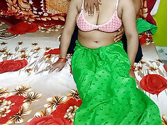 Indian beautiful bhabhi removed her saree.