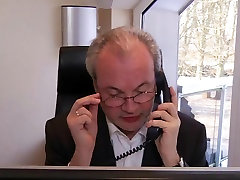 Geile teen Sekretärin ficken alte Chef cum Schwalben in 69 sex