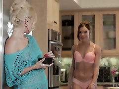 Two stunning girls have passionate kiara nour orange county house wife viki in the kitchen