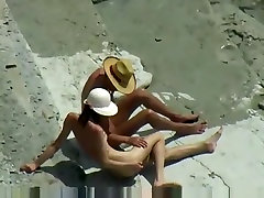 2 nudists love fucking on the beach.