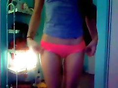 Skinny mouth fuckibg girl shows herself naked for her bf on cam