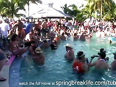 SpringBreakLife视频：赤裸上身的泳池派对