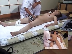 Masseur fingers his sexy client on a xxx bf anmal camera