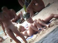 Naked mature babe captured by voyeur desk thief beach