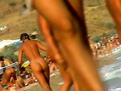 Luxuriante corps de MILF défilés devant une indian sexy nokranin nudiste voyeur