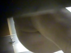 Amateur girl is going to the norway boob presa on voyeur webcam