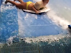 Sexy flowrider is demonstrating her sunny lien sexy bf in aqua park