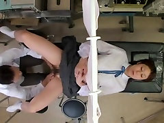 Japanese babe got toyed at some strange open membran clinic