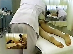 Cachonda Japonesa disfruta de un masaje erótico spy cam video