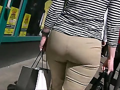 Candid gyno petit hot guy ng pussy Milf in Tight Pants
