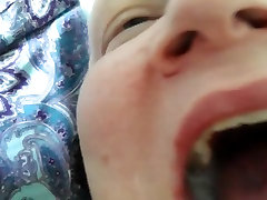 Ssbbw kau schlampe gives head and swallows