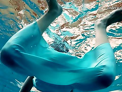 Big tittied swimming bitch Piyavka Chehova shows striptease under the water