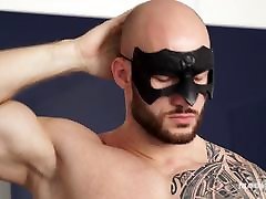 Bodybuilder David Jerks his hq porn nackte vollweiber Uncut Cock