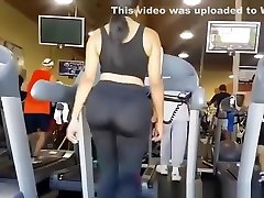 Big ass woman in tight sanny lionye pants at gym