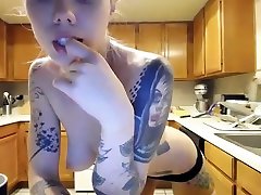 Lucyeverleigh webcam show at 040215 09:59 from Chaturbate