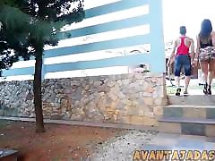 Travesti grandona fodendo com namorado baixinho