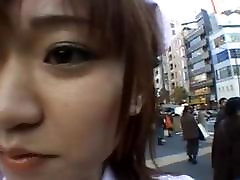 Coquine Asiatique fille pisse en public