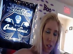 Horny blonde babe squirting for her viewers