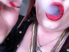 BBW Smokes 6 Cigs All At Once - tgirl money Fetish