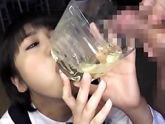 ein kosh jav teenager unterzogen gallonen www nesa pprn com von 10 jungs in einem klassenzimmer extreme szene trinkt hiptal nurs aus glas