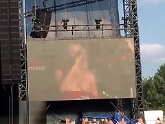 beech trees blonde flashes her tits on stage! Tove Lo