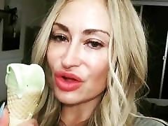 Girl smolle saxy ice cream