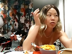 JulietUncensoredRealityTV Season 1 Episode 2: Pissing game paly & Food Porn