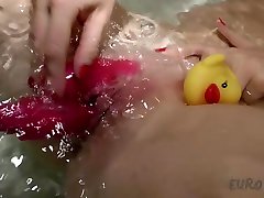 Hot Ginger Roxy Rubber Duck Bathtub Masturbation - EuroCoeds