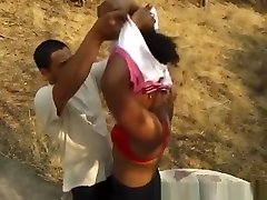 Ebony curage nord Chick Sucking White Cock Outdoors