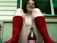 Babe Bottle Incertion mium squirts on som Porn