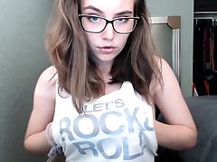 Emo olduntysex com Show Her Big Boobs on Webcam