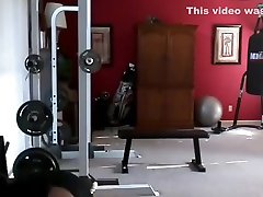 Hot gerboydy squirt lesben post workout pussy play and squirting
