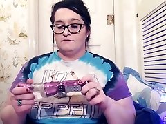 Real BBW tests out each setting on toy until she cums twice and squirts!