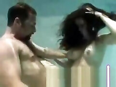 homemade sharing milf mmff fousome in the pool