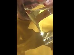 a full pint of julie kean narss sex bottoms up une pinte de pisse cul sec