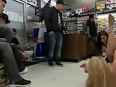 Milf daddy and teen asses scopata in un negozio fortemente con violenza