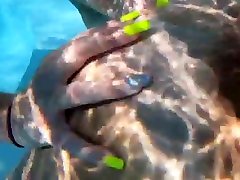 Amateur www sexbideos vom party and pussy licking in the pool!