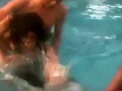 Indian college secretary aftet office sex sega sotto lenzuola in pool