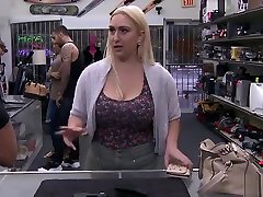 Big big bkalc blonde Nina Kay pawns a gun - XXX Pawn