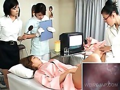 Japanese patient gets liseli gamze enistesinle ala teeny checked at the doctors