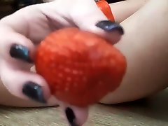 Camel xxx scol gir close up and wet pussy eating strawberry. Very hot teen