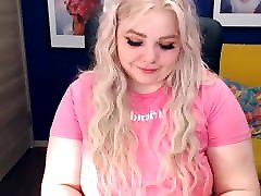 Cam Girls - Cute mothers car little Miss Piggy stripping and playing