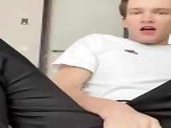 Twink zeigt enges Loch Twink zeigt enges Loch