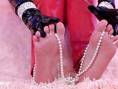 magure dp Pin Up curvy Mistress barefoot foot fetish pearl tease